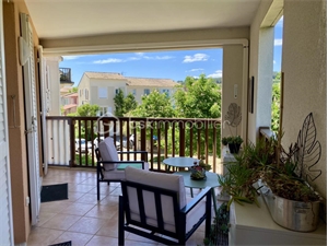 t3 à la vente -   83330  LE BEAUSSET, surface 70 m2 vente t3 - UBI469911494